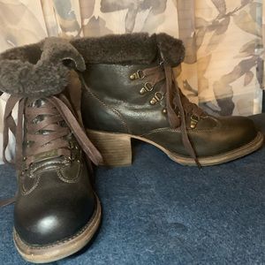 FRYE size 8 1/2 furry dark brown high heal boots new quality